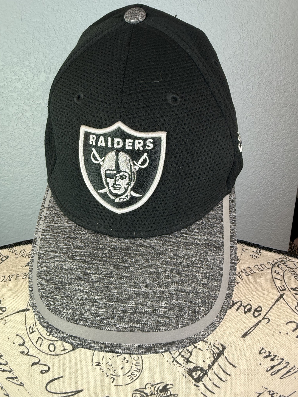 Las Vegas Raiders Hat Cap Fitted Mens Large NFL Football New Era 39THIRTY